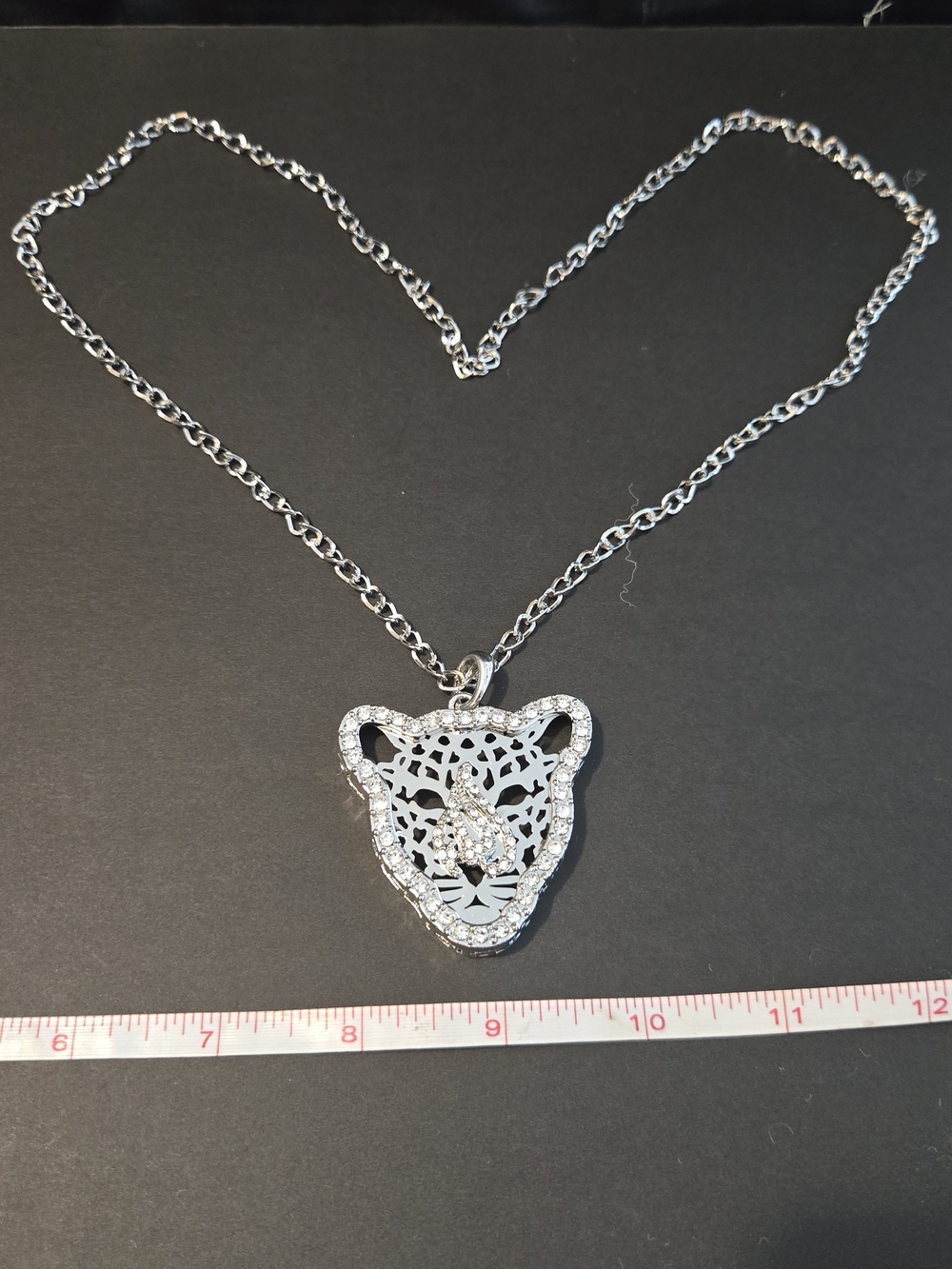 ✨ Silver-Tone Rhinestone Leopard Head Necklace